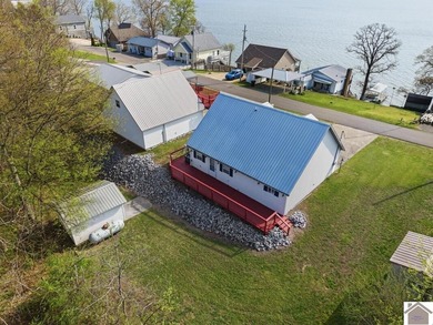 Looking for a lake house getaway? This newly renovated home has - photo 34