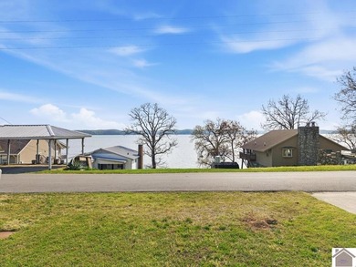 Looking for a lake house getaway? This newly renovated home has - photo 36