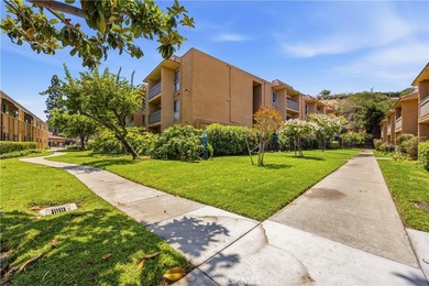 Move-in ready and beautifully updated 2-bedroom, 2-bath condo - photo 38
