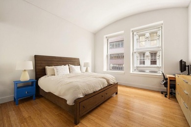 A luminous corner loft of exceptional scale in the Financial - photo 4
