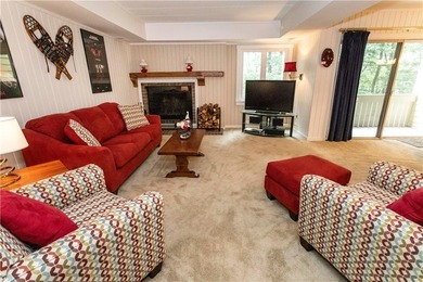 Nestled within the golf course community of Mountain Villas - photo 4