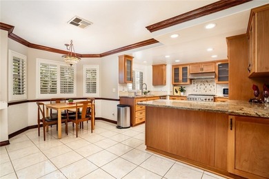 Dramatic ceilings, ocular and arched transom windows, walk-in - photo 8