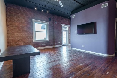 Executive unit ready for someone who's ready to enjoy all