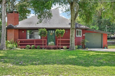 Welcome to this charming 2-bedroom, 2-bath home with a versatile - photo 1