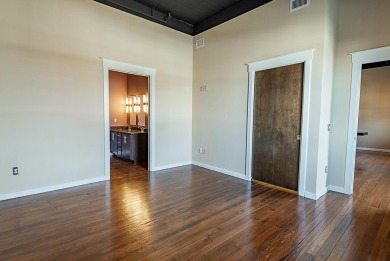 Executive unit ready for someone who's ready to enjoy all