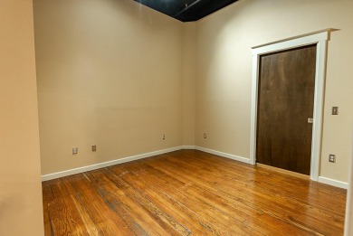 Executive unit ready for someone who's ready to enjoy all