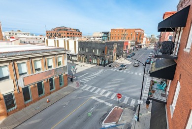 Executive unit ready for someone who's ready to enjoy all