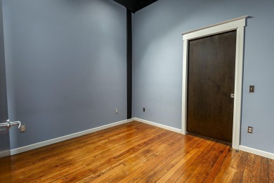 Executive unit ready for someone who's ready to enjoy all