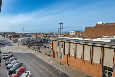 Executive unit ready for someone who's ready to enjoy all