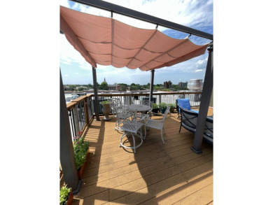 Executive unit ready for someone who's ready to enjoy all