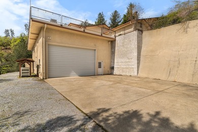 A true Crown Jewel of Sugarloaf right beside Lake Shasta! This - photo 4