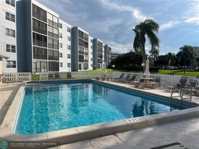 (private lake, pond, creek) Condo For Sale in Dania Florida