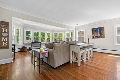 This boutique condominium sits on the 2nd and 3rd floors of this - photo 6
