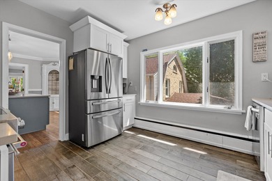 This boutique condominium sits on the 2nd and 3rd floors of this - photo 10