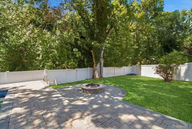 Welcome to 378 Lakeshore Boulevard, a spectacular fully - photo 12