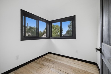 Lake life starts here. Fully renovated 2 bedroom 2 bath cottage - photo 17