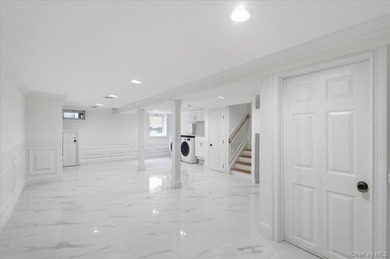 Welcome to 378 Lakeshore Boulevard, a spectacular fully - photo 17