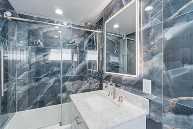 Welcome to 378 Lakeshore Boulevard, a spectacular fully - photo 18