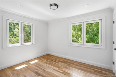 Welcome to 378 Lakeshore Boulevard, a spectacular fully - photo 25