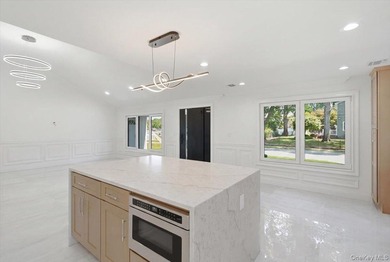Welcome to 378 Lakeshore Boulevard, a spectacular fully - photo 31