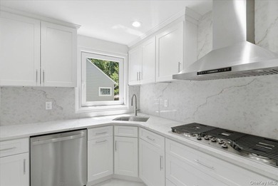 Welcome to 378 Lakeshore Boulevard, a spectacular fully - photo 33