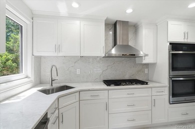 Welcome to 378 Lakeshore Boulevard, a spectacular fully - photo 34