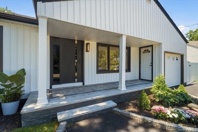 Welcome to 378 Lakeshore Boulevard, a spectacular fully - photo 36