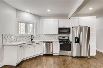 Excellent opportunity to own a 2-unit investment property in - photo 2
