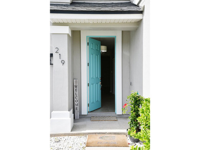 Welcome home to this beautifully maintained 4-bedroom, 3-bath - photo 4