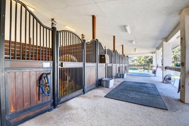 Idyllic and refined, this premier equestrian farm blends luxury - photo 8