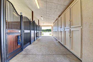 Idyllic and refined, this premier equestrian farm blends luxury - photo 9