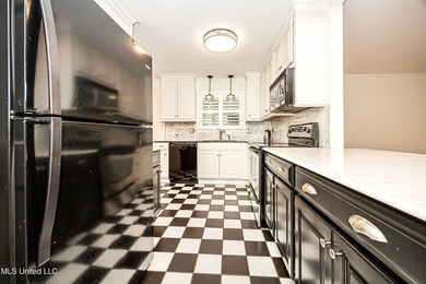 LOCATION LOCATION LOCATION! Welcome to this beautifully updated - photo 18