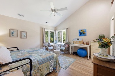 Welcome to this spacious 3-bedroom, 2.5-bath home nestled in one - photo 20