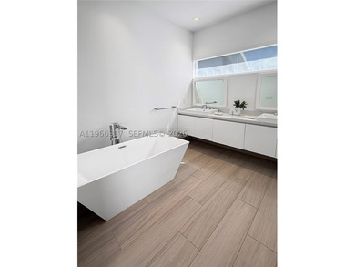 Live in luxury in this spectacular single-story residence - photo 21