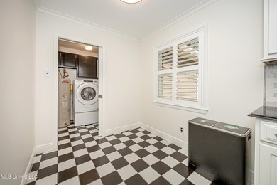 LOCATION LOCATION LOCATION! Welcome to this beautifully updated - photo 21