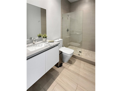 Live in luxury in this spectacular single-story residence - photo 26