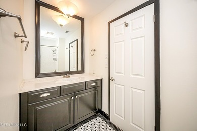 LOCATION LOCATION LOCATION! Welcome to this beautifully updated - photo 27