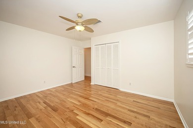 LOCATION LOCATION LOCATION! Welcome to this beautifully updated - photo 31