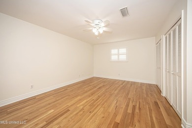 LOCATION LOCATION LOCATION! Welcome to this beautifully updated - photo 37