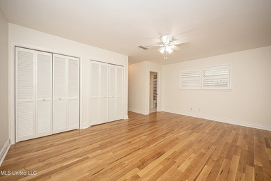 LOCATION LOCATION LOCATION! Welcome to this beautifully updated - photo 39