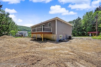 Welcome to this stunning new construction bi-level in Scott - photo 3