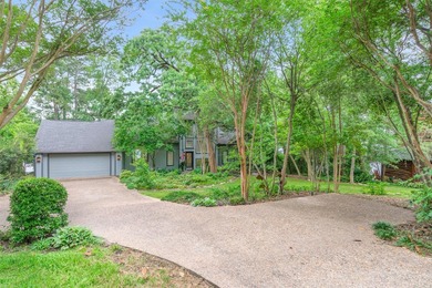 Bring your toothbrush to this turnkey Waterfront home to begin a - photo 1