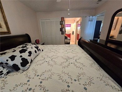 Move-in ready 2/2 at Spring Lake! Year-round living, seasonal - photo 22