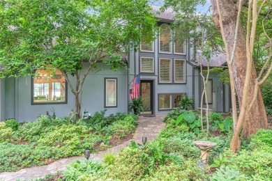 Bring your toothbrush to this turnkey Waterfront home to begin a - photo 2