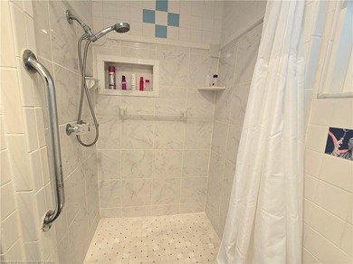 Move-in ready 2/2 at Spring Lake! Year-round living, seasonal - photo 26