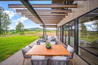 Fairway Lodge North 3 offers 2,676 sf of single-level living - photo 3