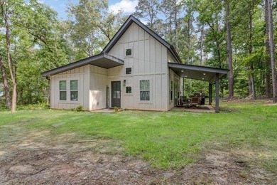 GREAT WEEKEND CABIN LOCATED JUST MINUTES FROM LONGVIEW ON LONE - photo 1