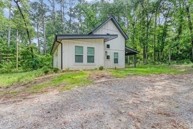 GREAT WEEKEND CABIN LOCATED JUST MINUTES FROM LONGVIEW ON LONE - photo 2