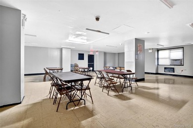 Bright and spacious move-in ready one-bedroom co-op with a - photo 31
