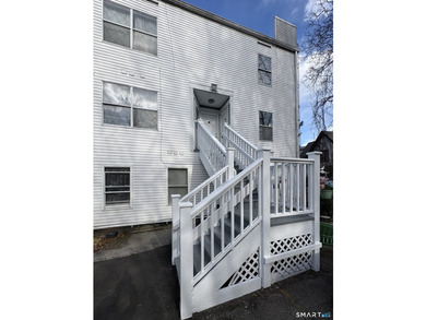 Welcome to your beautiful freshly painted 3 bedroom, 2.5 bath - photo 4